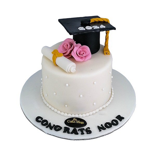 A graduation-themed cake 16