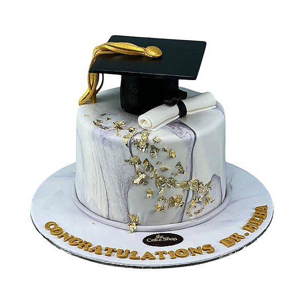 A graduation-themed cake 21